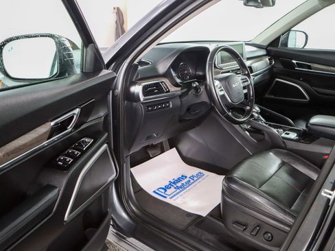 Used 2022 Kia Telluride EX w/ EX Premium Package image 3