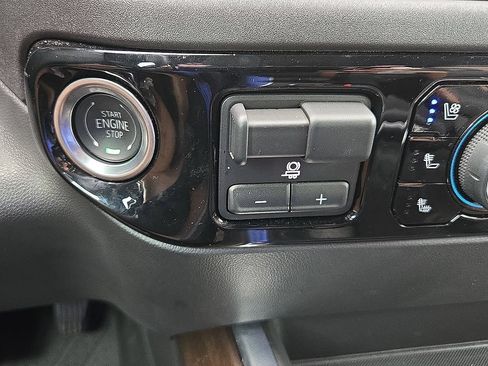 Used 2024 Chevrolet Silverado 1500 High Country w/ High Country Premium Package AWD/4WD image 16
