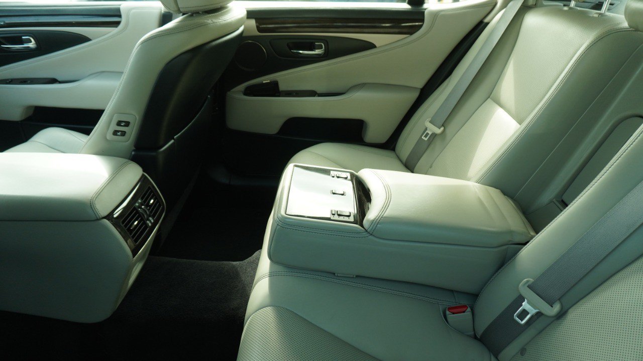 Used 2015 Lexus LS 460 AWD w/ Comfort Package image 12