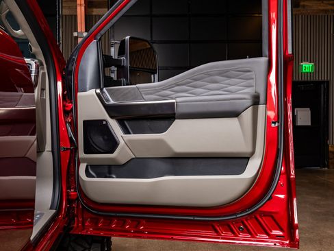 Used 2026 Ford F250 Platinum w/ Platinum Plus Package image 36