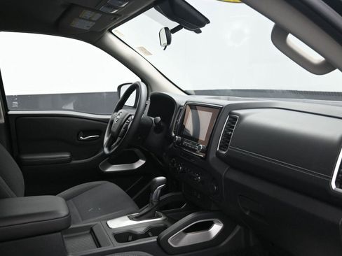 Used 2023 Nissan Frontier SV image 8