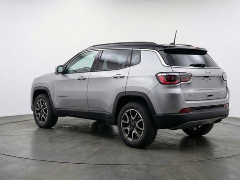 Used 2025 Jeep Compass Trailhawk image 6