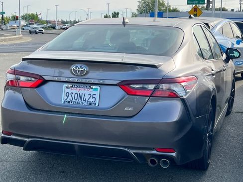 Used 2022 Toyota Camry SE image 4