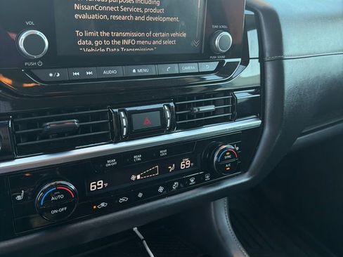 Used 2022 Nissan Pathfinder SV w/ SV Black Package image 2