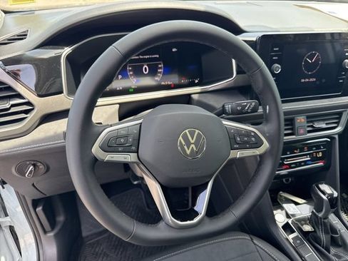 New 2026 Volkswagen Taos SE AWD/4WD image 10