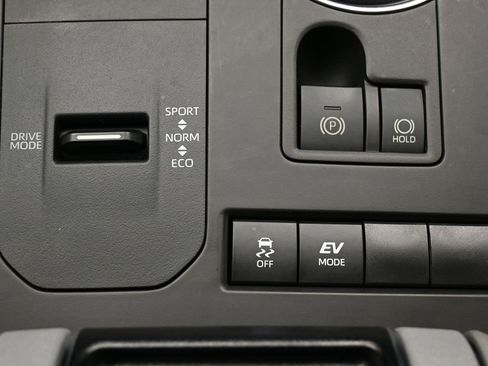 Used 2021 Toyota Highlander XLE image 25