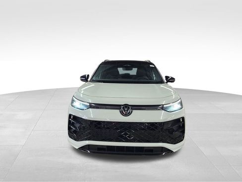 New 2026 Volkswagen Tiguan SE R-Line AWD/4WD image 2