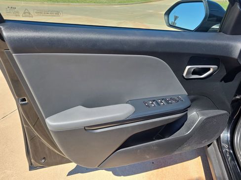 Used 2025 Kia K4 FWD image 28