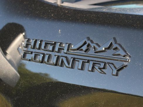 Used 2025 Chevrolet Silverado 2500 High Country w/ High Country Premium Package AWD/4WD image 10