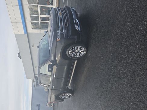 Used 2021 Chevrolet Silverado 1500 High Country w/ Technology Package image 3