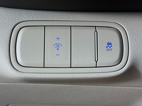 Used 2023 Hyundai Venue SEL w/ Cargo Package FWD image 9