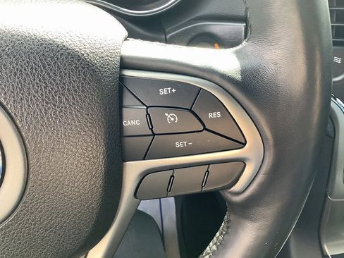 Used 2018 Jeep Grand Cherokee Altitude image 12