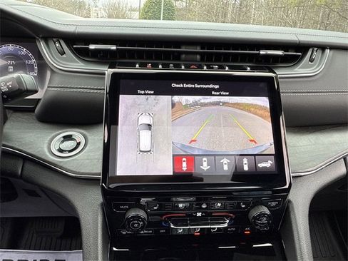 Used 2024 Jeep Grand Cherokee L Overland w/ Advanced Protech Group III image 25