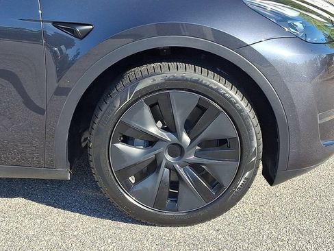 Used 2025 Tesla Model Y Long Range RWD image 8