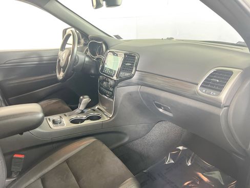 Used 2022 Jeep Grand Cherokee Laredo X image 29