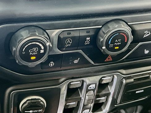 Used 2018 Jeep Wrangler Unlimited Sport S AWD/4WD image 19