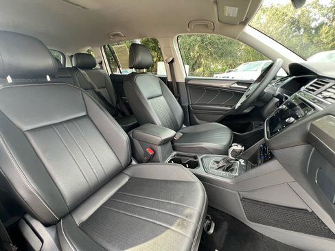 Used 2024 Volkswagen Tiguan SE image 36