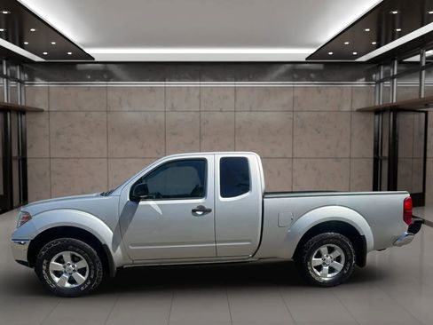 Used 2011 Nissan Frontier SV w/ SV Premium Utility Pkg AWD/4WD image 4