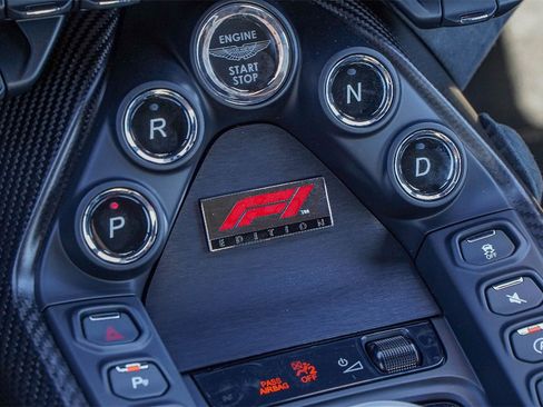 Used 2023 Aston Martin V8 Vantage Coupe image 33