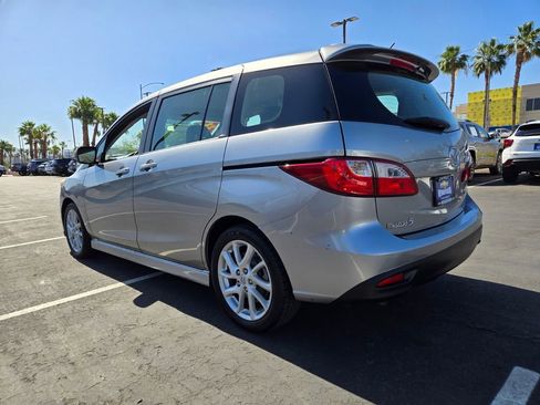 Used 2012 MAZDA MAZDA5 Touring w/ Moonroof & Audio Pkg FWD image 4