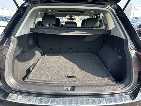 Used 2022 Volkswagen Tiguan SE w/ Panoramic Sunroof Package image 27