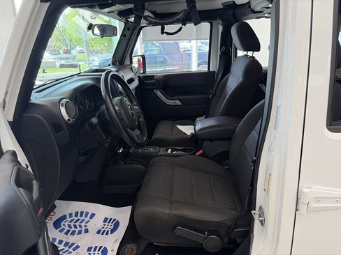 Used 2012 Jeep Wrangler Unlimited Sahara w/ Connectivity Group image 21