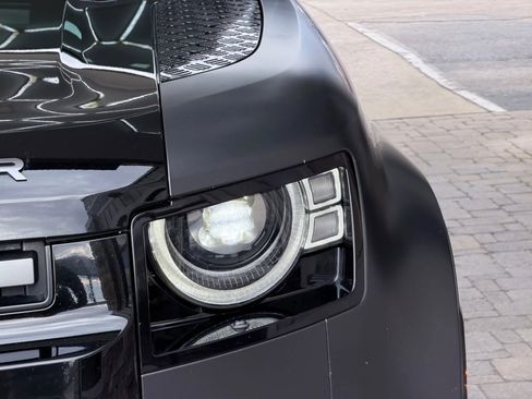 Used 2023 Land Rover Defender 110 V8 image 35