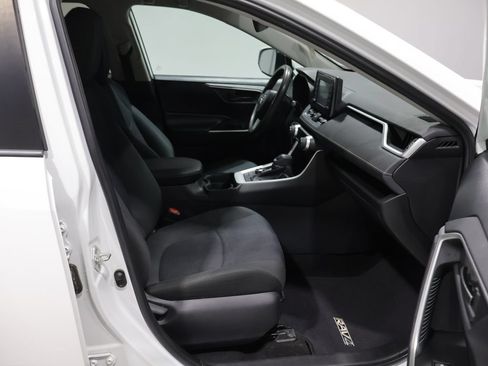 Used 2019 Toyota RAV4 LE w/ Carpet Mat Package AWD/4WD image 22