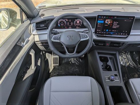New 2026 Volkswagen Tiguan SE R-Line AWD/4WD image 16