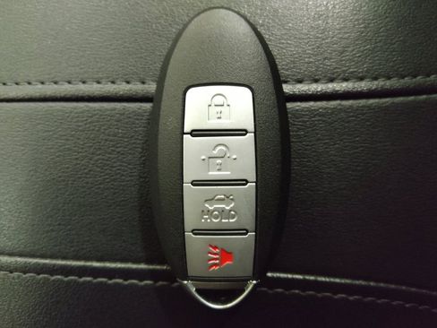 Used 2020 Nissan Rogue SV image 32