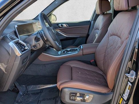 New 2026 BMW X5 xDrive50e image 4