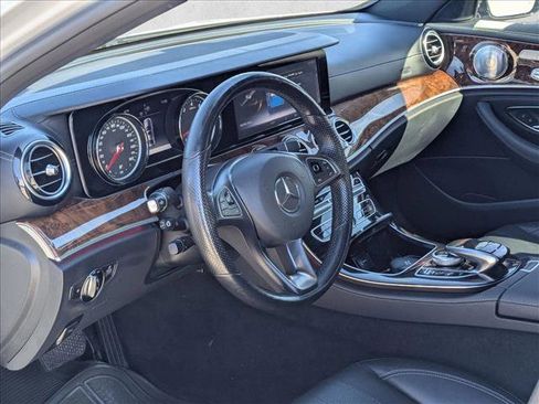 Used 2017 Mercedes-Benz E 300 4MATIC image 10