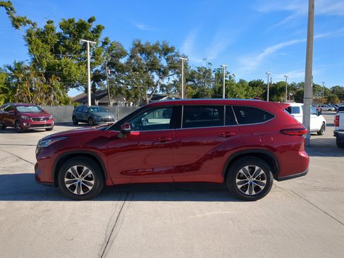 Used 2020 Toyota Highlander XLE image 7