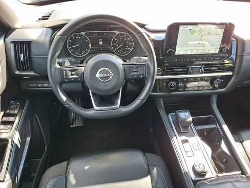 Used 2023 Nissan Pathfinder SL AWD/4WD image 13