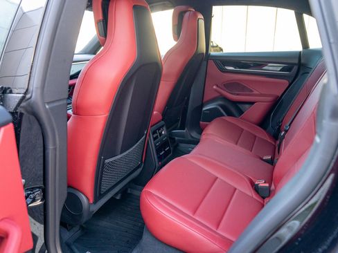 Certified 2025 Porsche Macan Electric image 21