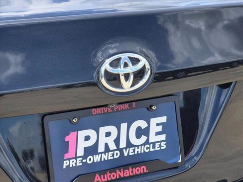 Used 2017 Toyota Corolla LE FWD image 16