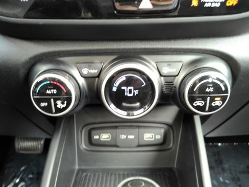 Used 2022 Hyundai Venue SEL w/ Cargo Package image 38