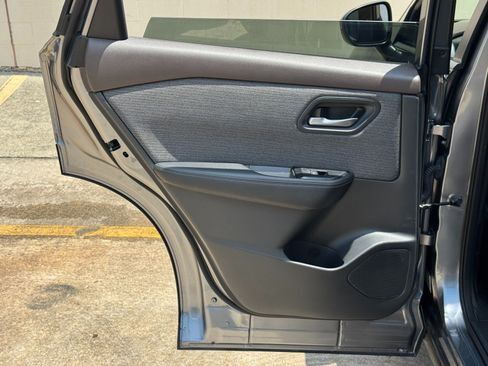 Used 2022 Nissan Rogue SV FWD image 36