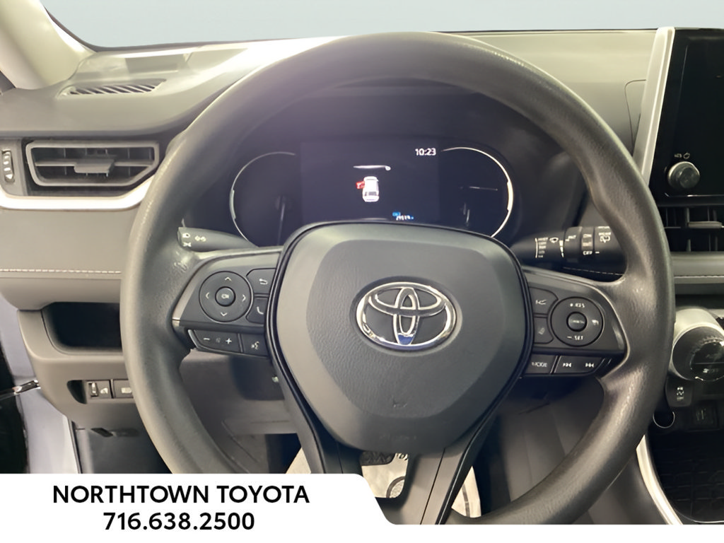 Used 2025 Toyota RAV4 XLE AWD/4WD image 21