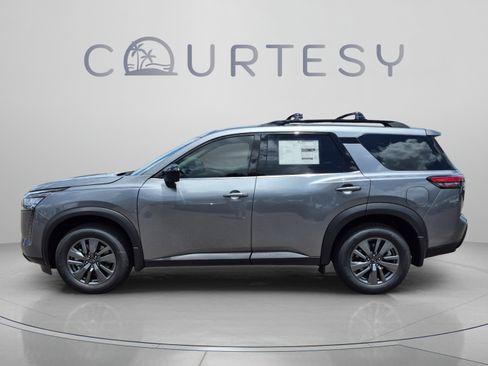 Used 2026 Nissan Pathfinder SV FWD image 2