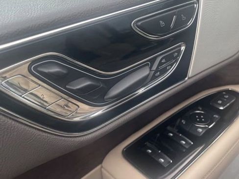 Used 2022 Lincoln Navigator L Reserve image 10