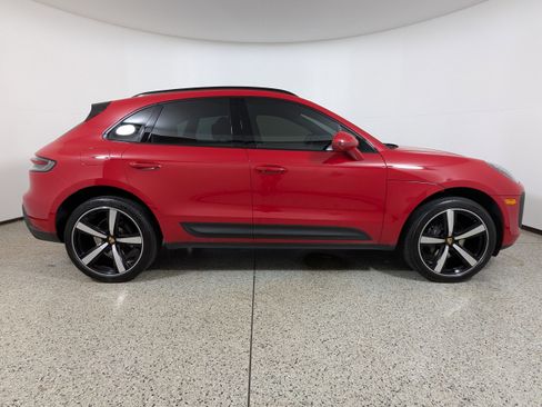 Used 2024 Porsche Macan image 8