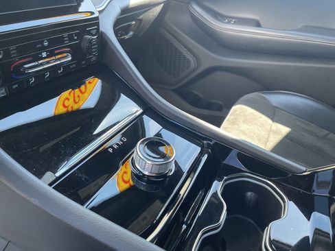 Used 2023 Jeep Grand Cherokee L Laredo image 17