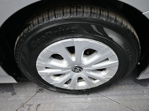 Certified 2022 Toyota Prius LE image 13