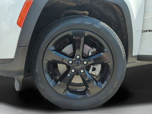 Used 2022 Jeep Grand Cherokee L Limited w/ Black Appearance Package AWD/4WD image 49