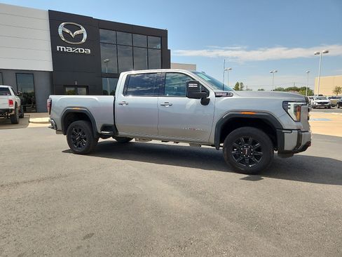Used 2025 GMC Sierra 2500 AT4 AWD/4WD image 8