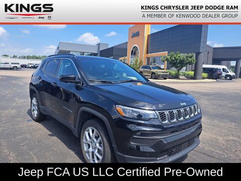 Used 2024 Jeep Compass Latitude w/ Sun and Sound Group AWD/4WD image 1