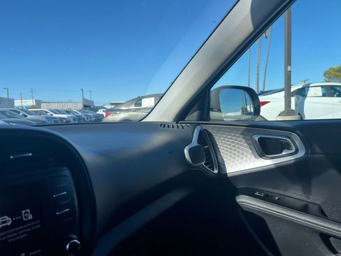 Used 2025 Kia Soul LX w/ LX Technology Package image 35