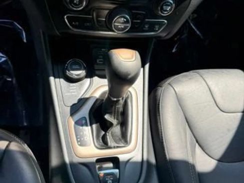 Used 2018 Jeep Cherokee Limited AWD/4WD image 15