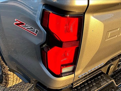 Used 2024 Chevrolet Colorado Z71 w/ Z71 Convenience Package 2 image 33